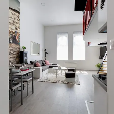 Appartement Cobblestone Quarters With A Wave Of Colour *