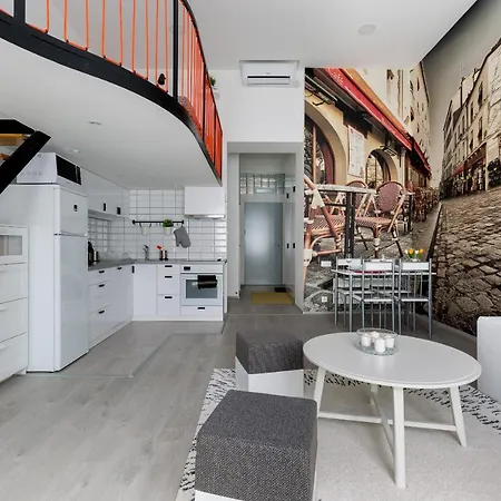 Cobblestone Quarters With A Wave Of Colour בודפשט