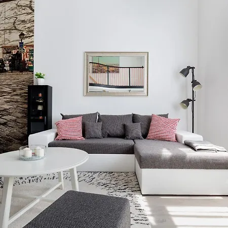 Cobblestone Quarters With A Wave Of Colour דירה *