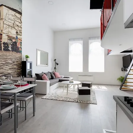 Apartment Cobblestone Quarters With A Wave Of Colour Budapest